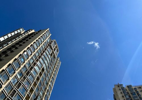 樓市這項數據一年來首次回正，樂觀背后的不樂觀——以上海房地產開發為例